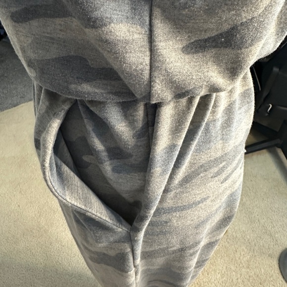 Camouflage tank top jumpsuit - Picture 3 of 3